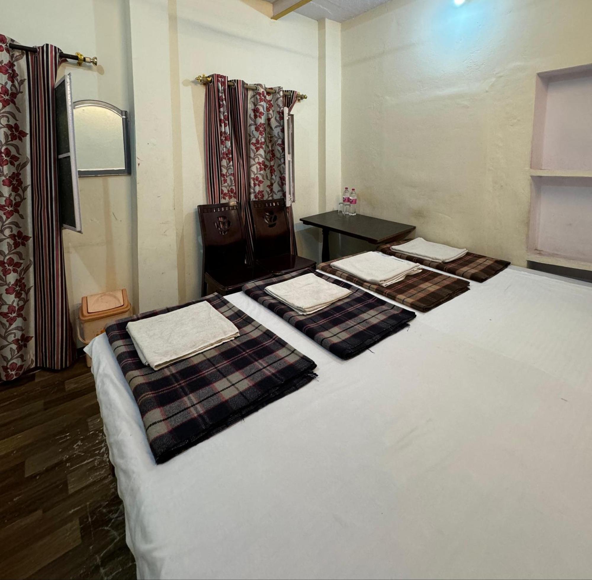 The Golden Lodge Bénarès Extérieur photo