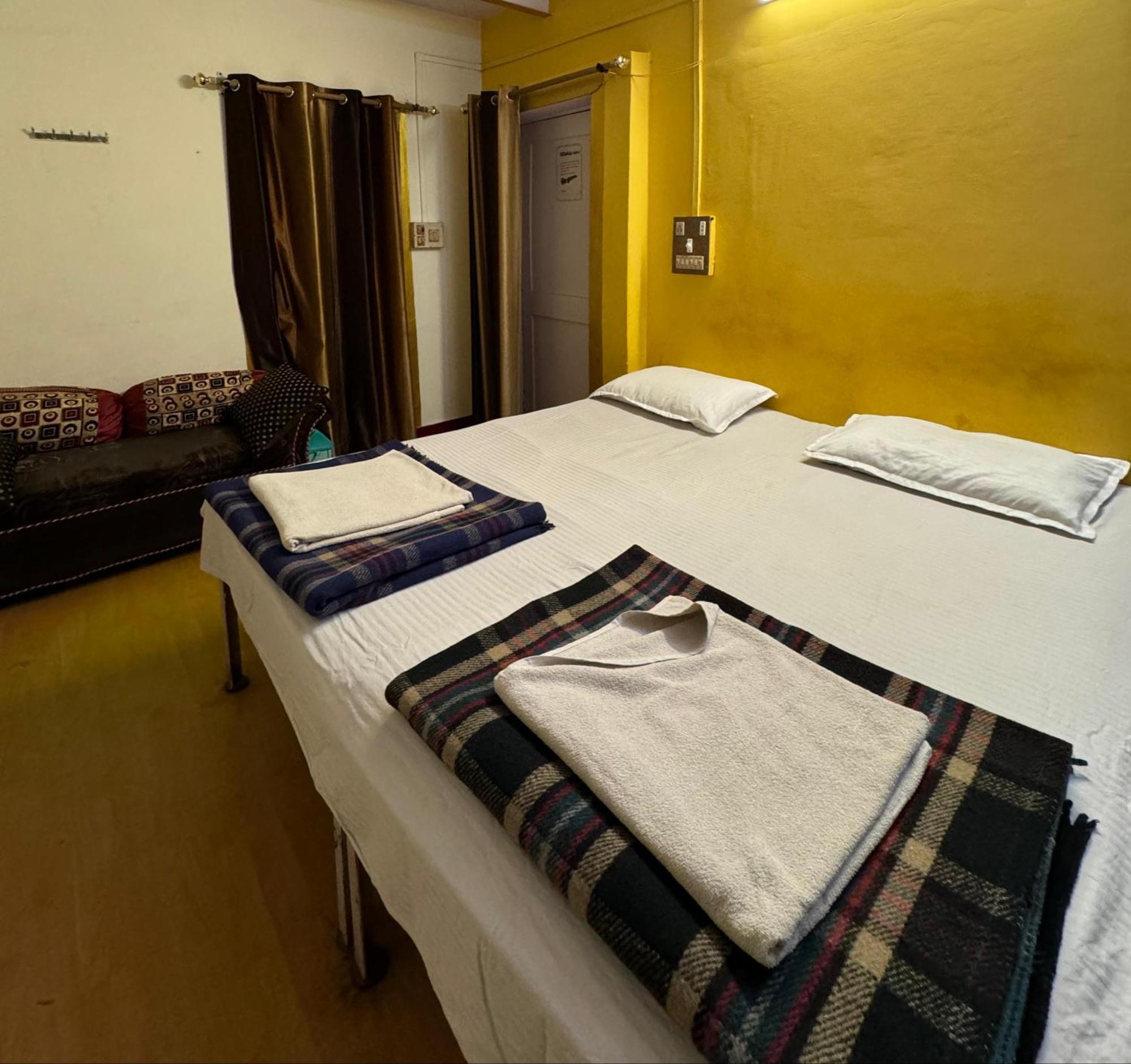 The Golden Lodge Bénarès Extérieur photo